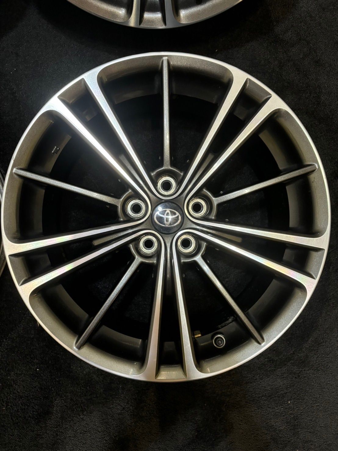 kazuです。トヨタ 86純正17インチ ホイール 2本セット。 トヨタ - トヨタ 86 スバル BRZ ほぼ新車外し 純正ホイール 17