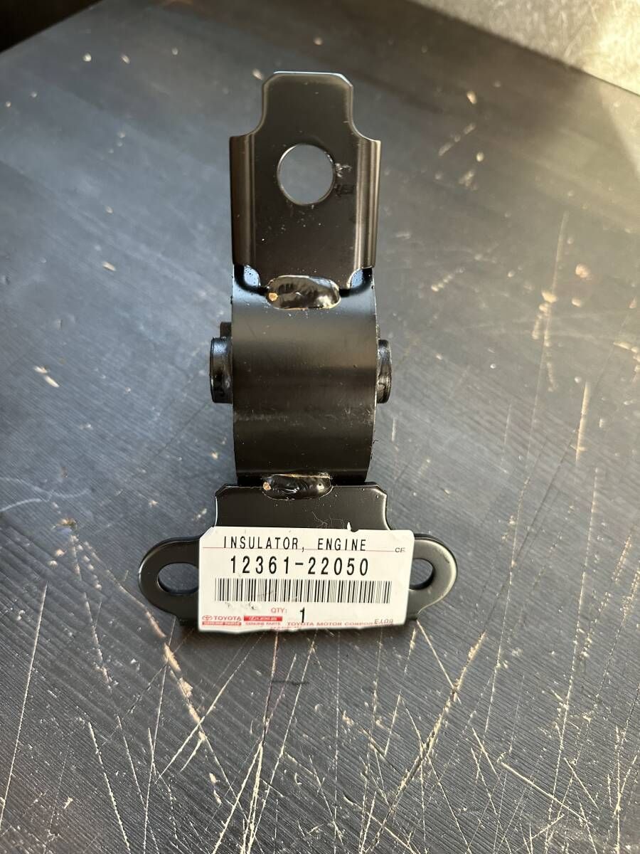 トヨタ 純正 ＭＲＳ 12361A エンジンマウンティング インシュレータ FR INSULATOR ENGINE MOUNTING FRONT 12361-22050