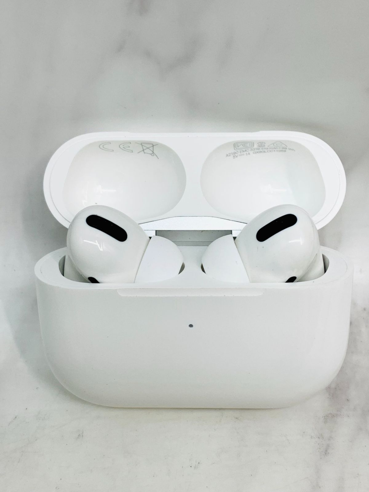 ジャンク品】Apple AirPods Pro A2084 (第1世代) MagSafe 充電ケース付き A0624 0807ML015  0120240806101232 - メルカリ