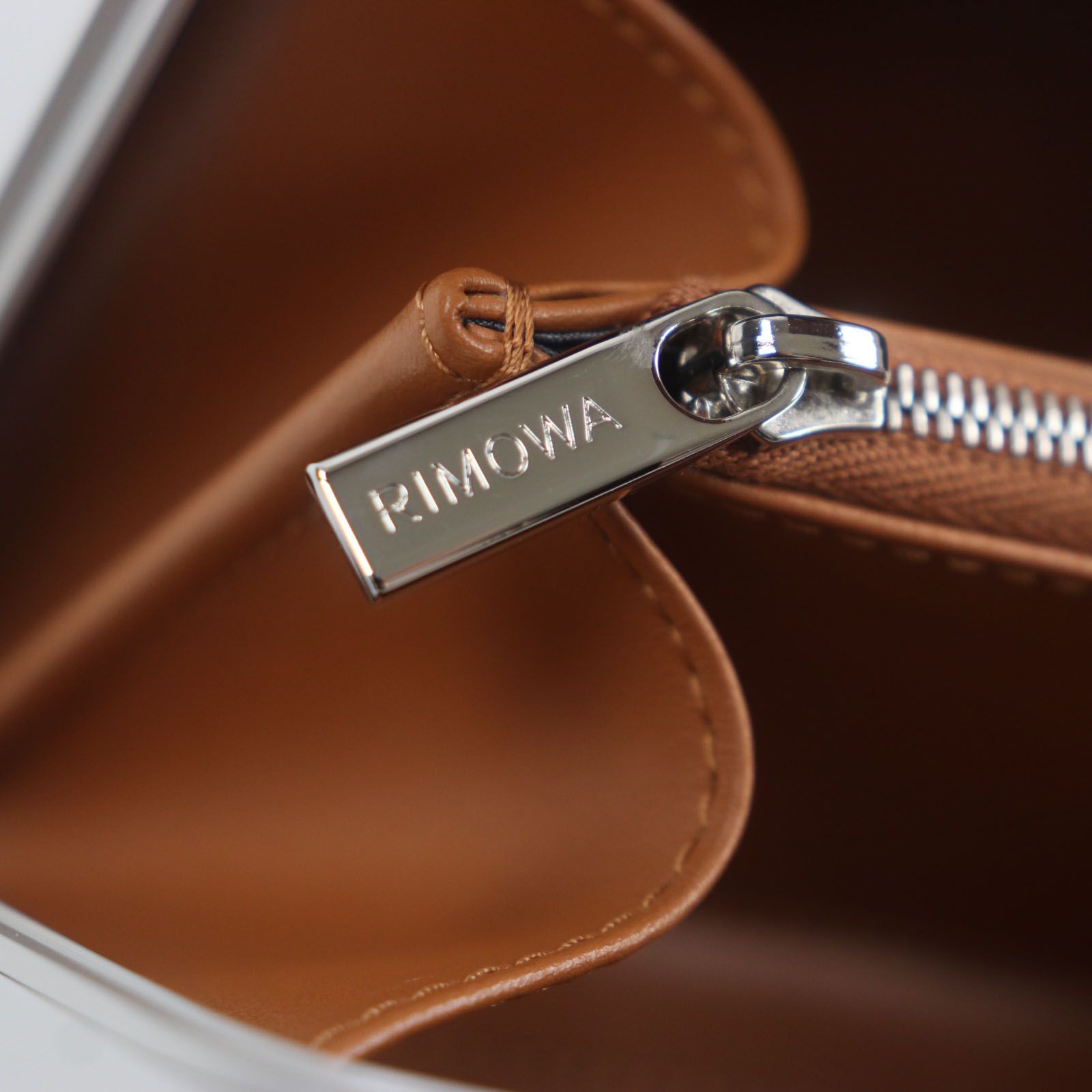 未使用品▽RIMOWA リモワ 2DRCA295YWT-H31E アルミニウム レザー  