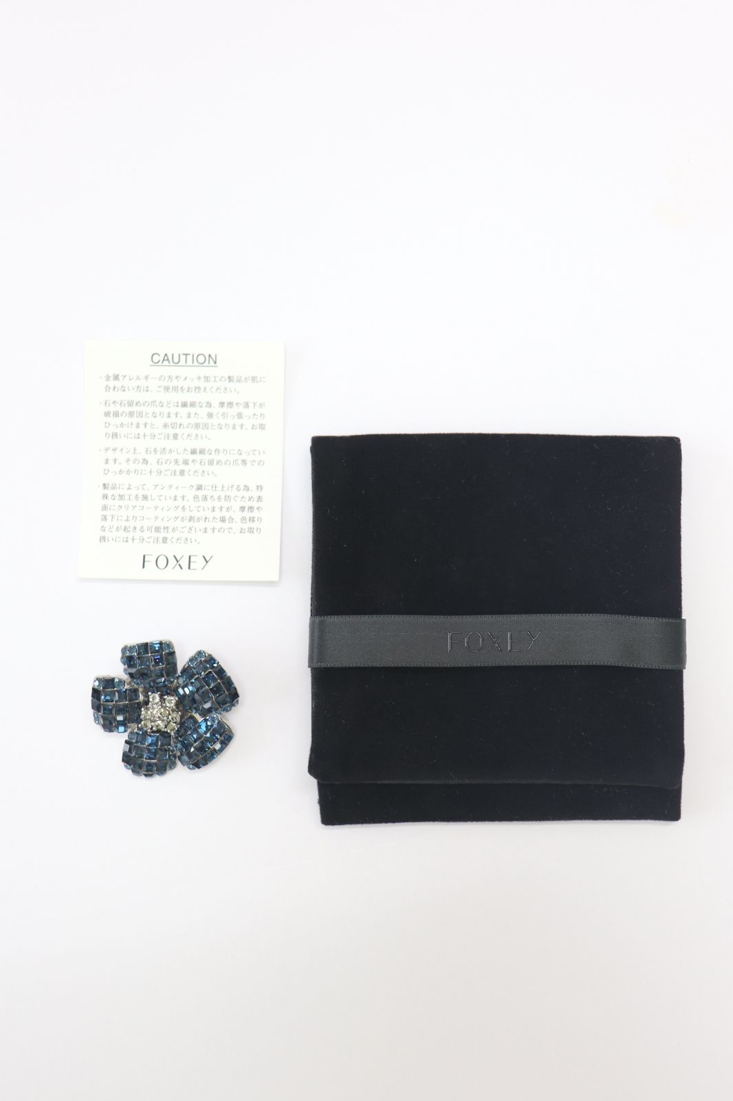 foxey ミッドナイトブルー 花形ブローチfleur FOXEY Fleur お花のブローチ 26645 ミッドナイトブルー/ネイビー