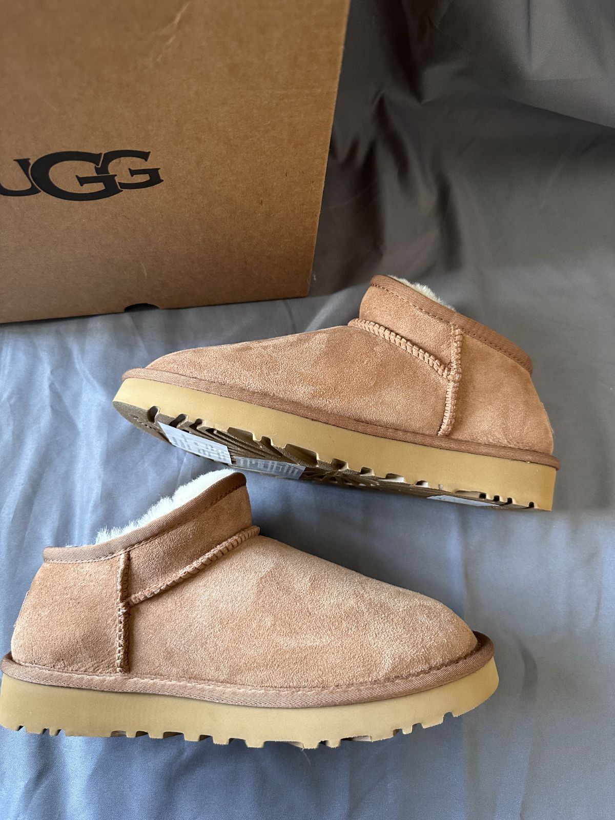 UGG アグ クラシックスリッパー チェスナット24cm - メルカリ