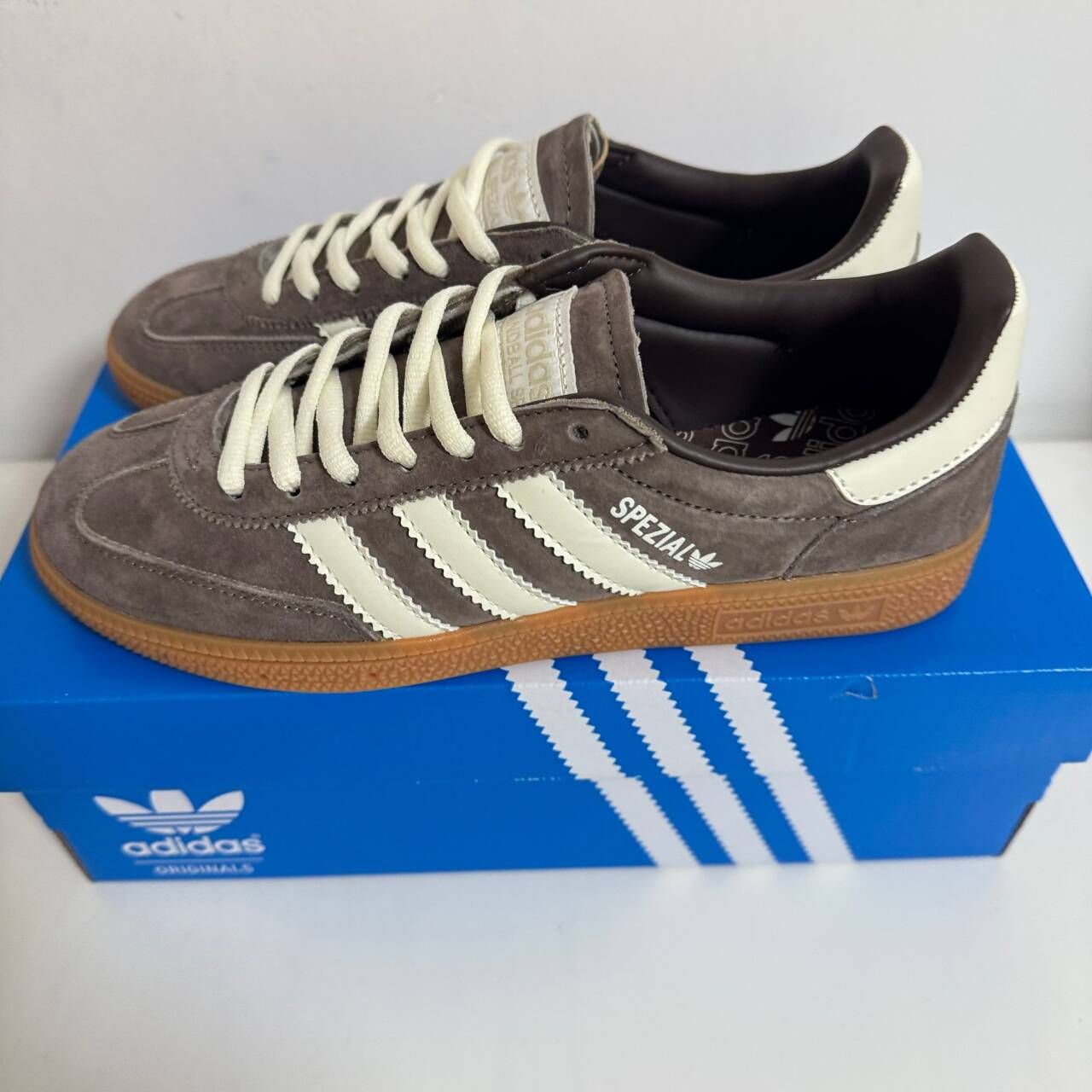 ローカットスニーカー