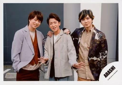 中古】生写真(ジャニーズ) 嵐/櫻井翔・大野智・松本潤/横型・膝上