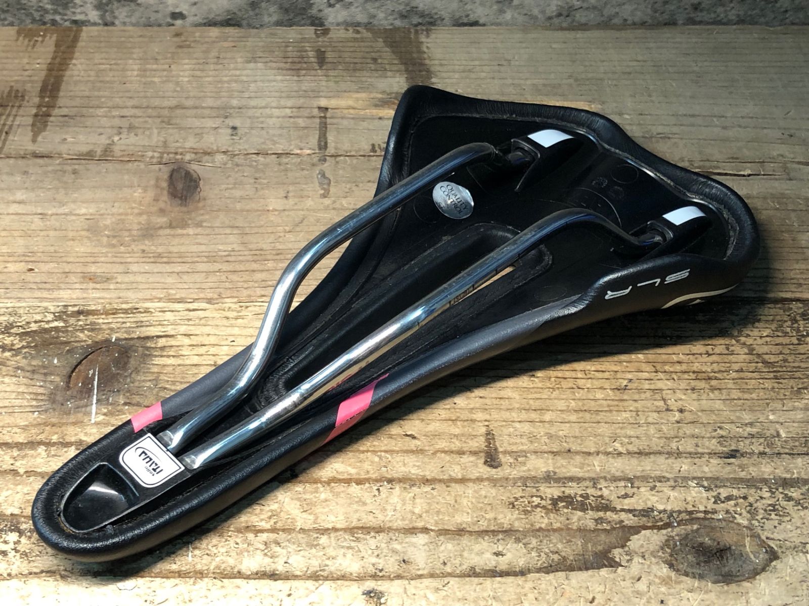 見栄えのする JI998 セライタリア SELLE ITALIA SLR Giro d Italia 2016 サドル 黒 Ti316レール