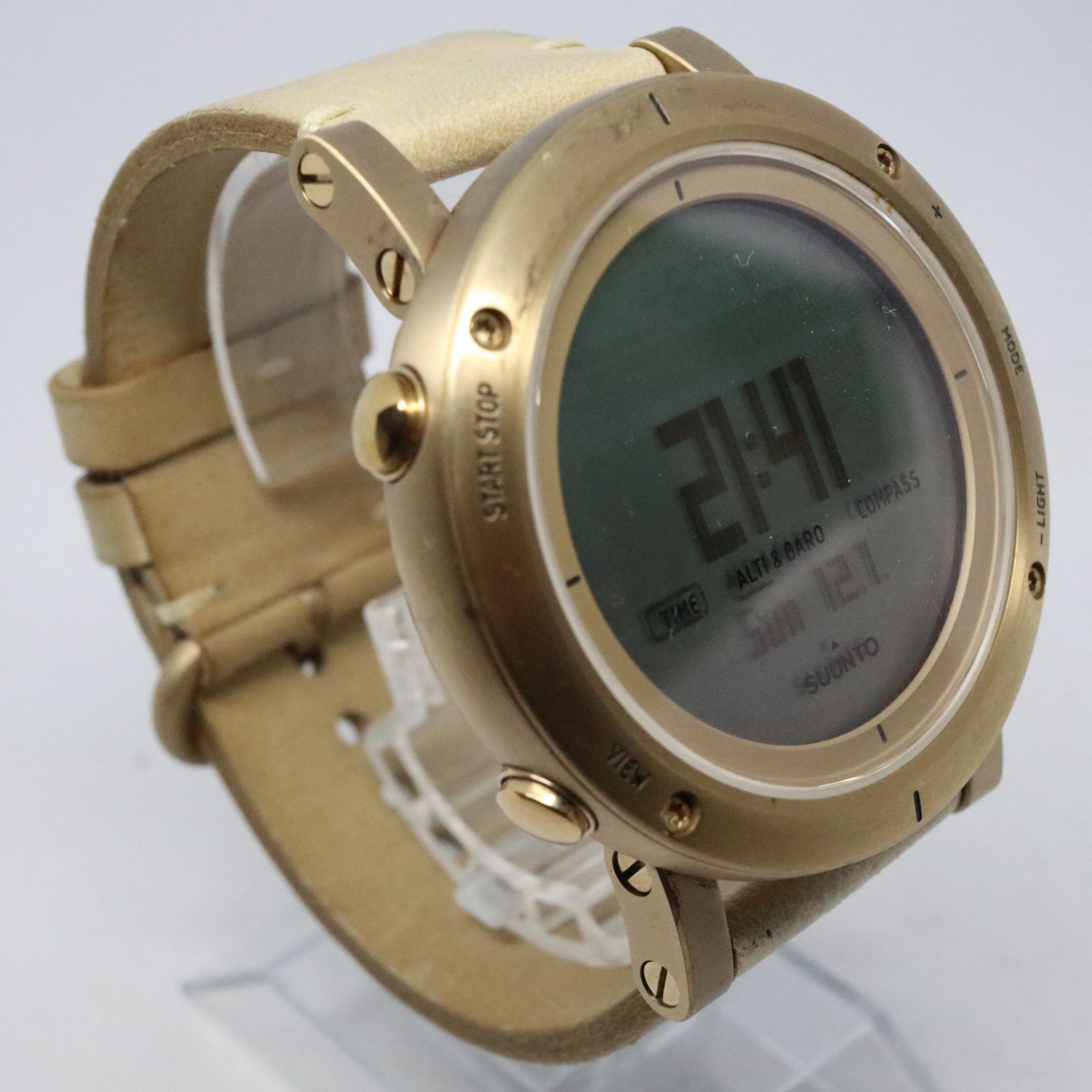 SUUNTO ESSENTIAL デジタル腕時計 SUUNTO Vertical Titanium Solar Forest - 究極の冒険ウォッチ