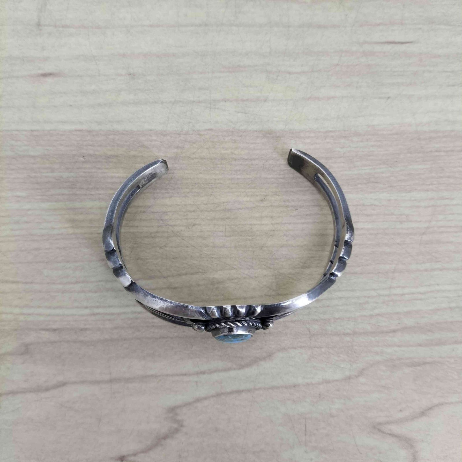 美品ナバホ族 Harrison Bitsue作 サンドキャスト バングル