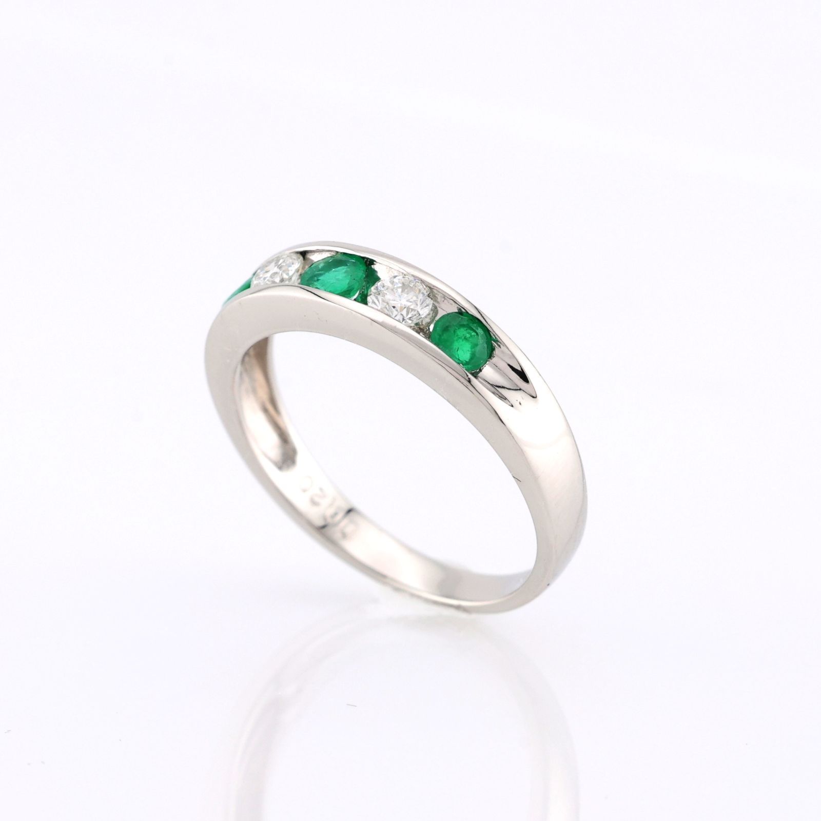 Pt.900プラチナ》 ダイヤモンド 0.20ct ／ エメラルド 『デザイナーズ 