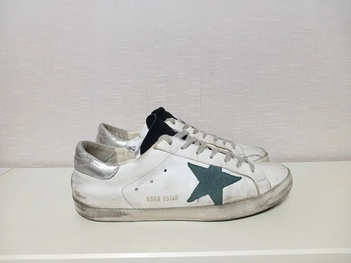 送料無料ライン対応ショップ限定キャンペーン GOLDEN GOOSE(ゴールデングース) シルバートップ 42 サイズ 靴