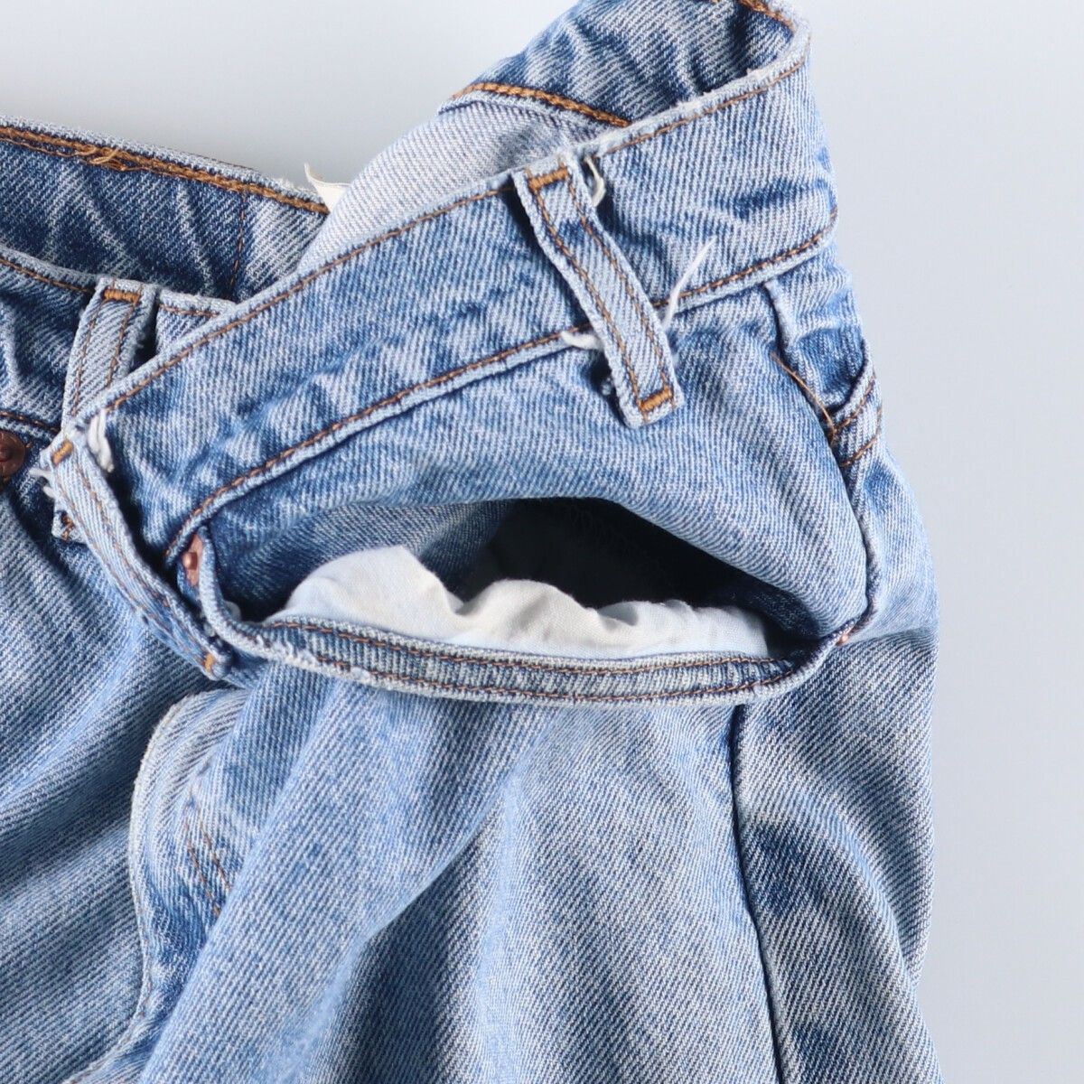 テーパードデニムパンツ