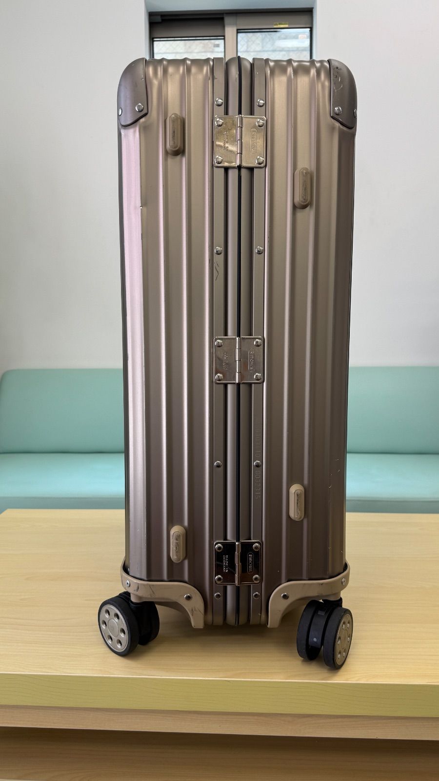 廃盤モデル】リモワ RIMOWA トパーズ チタニウム 63L 70L 945.63