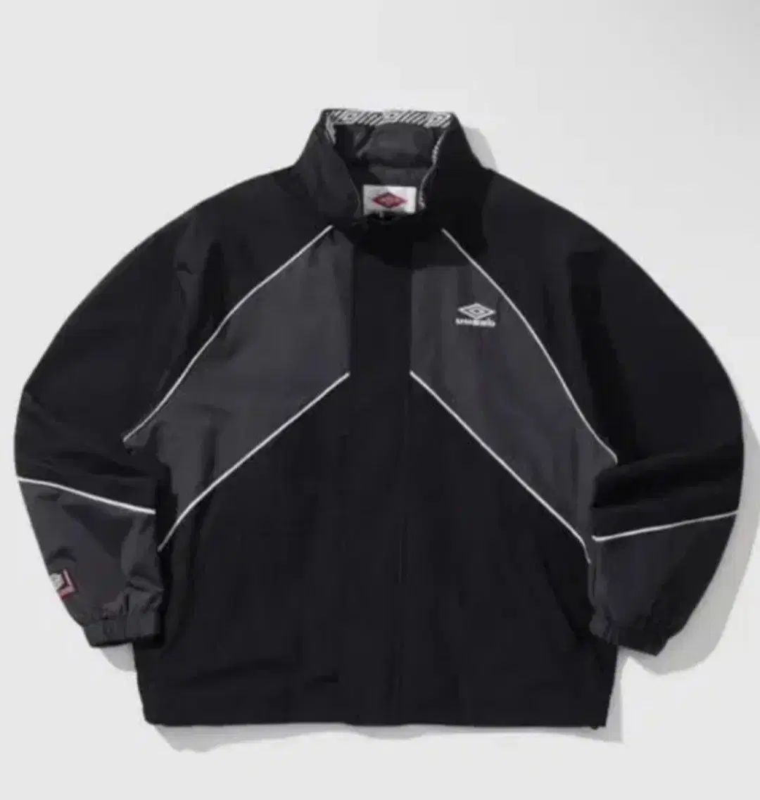 XL umbro アンブロ ピステ セットアップ ウィンドブレーカー デサント XL umbro アンブロ ピステ セットアップ ウィンドブレーカー デサント