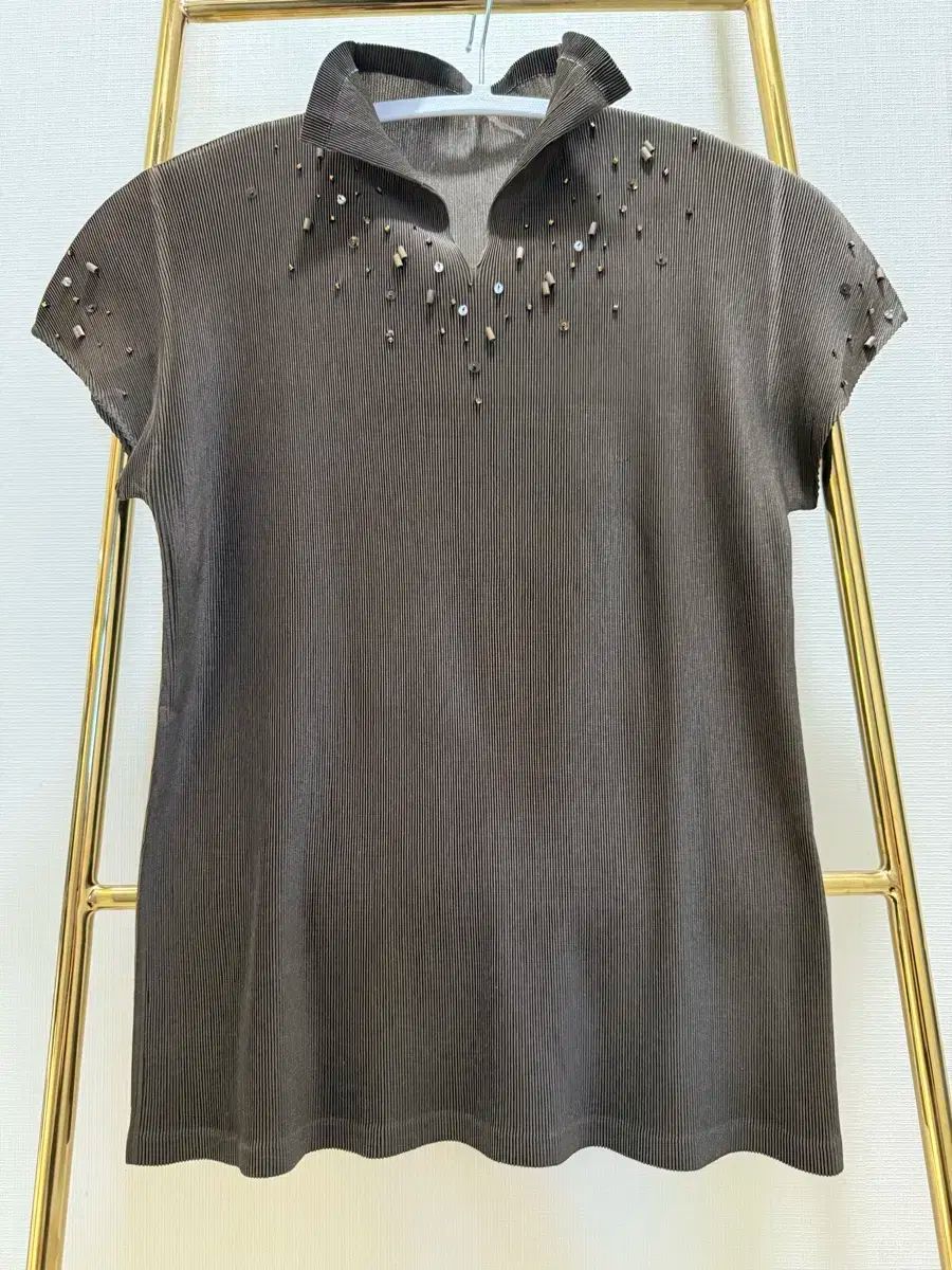 PLEATS PLEASE プリーツプリーズ 茶色 半袖 Tシャツ ビーズ 装飾 ポイント