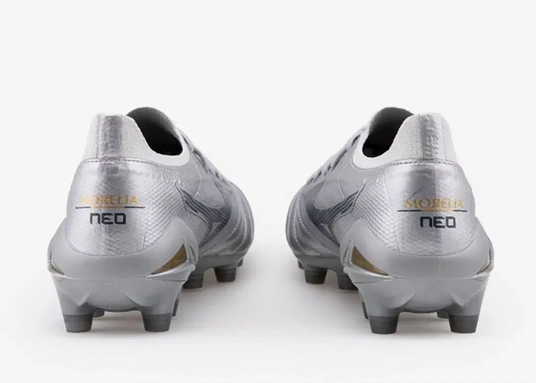 モレリアネオ4ジャパン　PLATINUM SILVER PACK 23.5センチ モレリアネオ4ジャパンPLATINUM SILVER PACK 23.5センチ