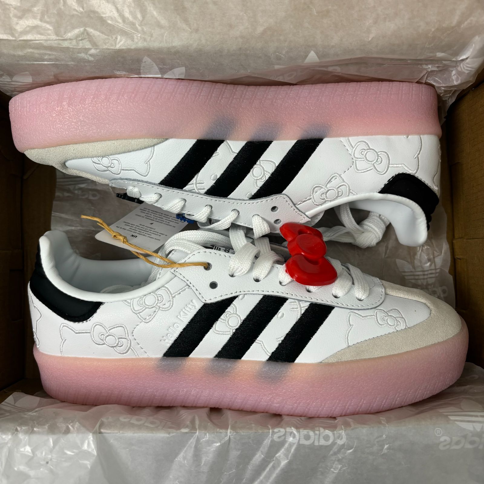 アディダス スニーカー Hello Kitty × Adidas Originals SAMBAE ボードシューズ レディース 【IG4450】 21 21.5 22 22.5 23 23.5 24 24.5 25 25.5