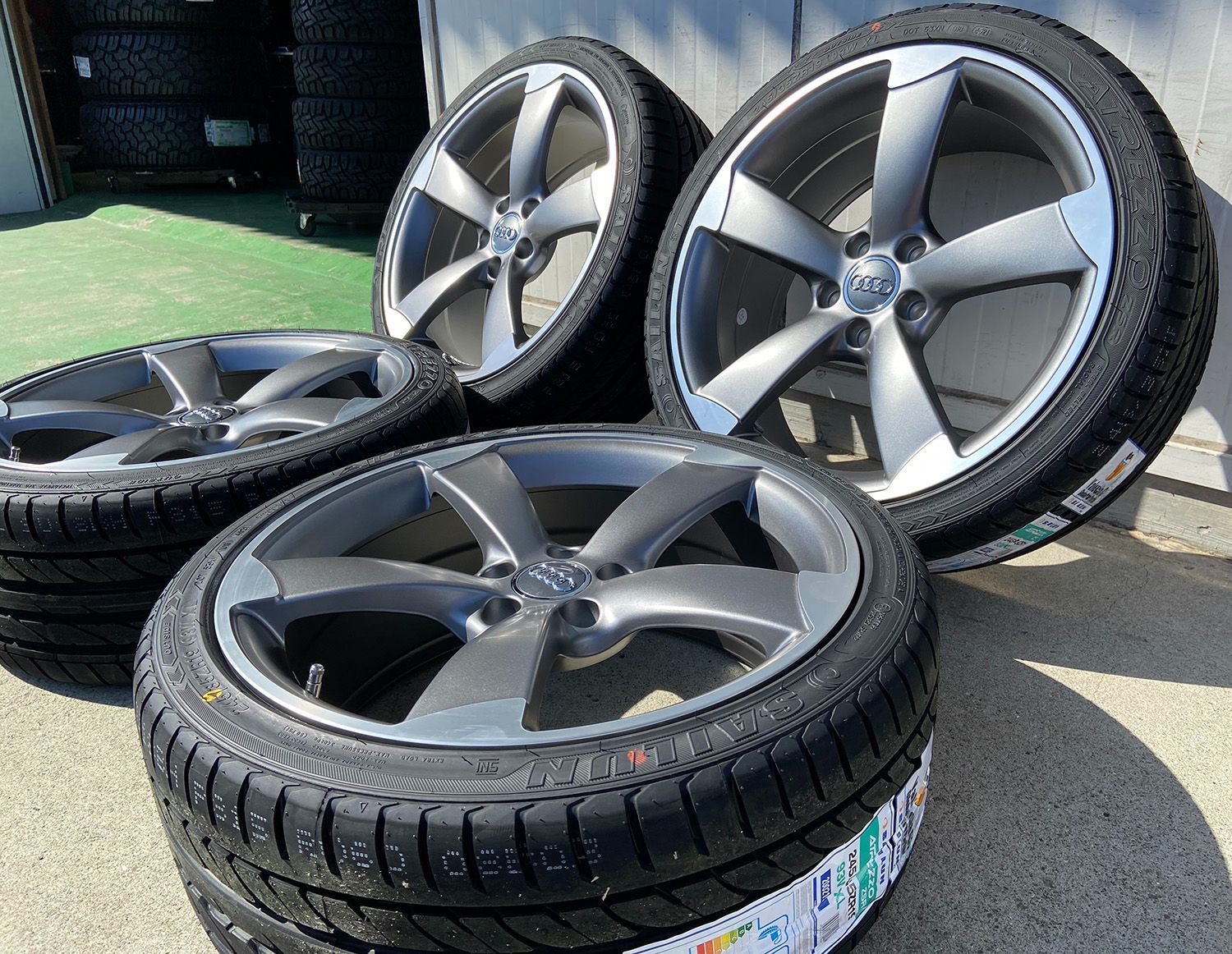 アウディTT A3 A4 新品19インチホイール Audi 国産タイヤ A3(8V) A4(8K / 8W) TT(8J)19インチ 新品タイヤ