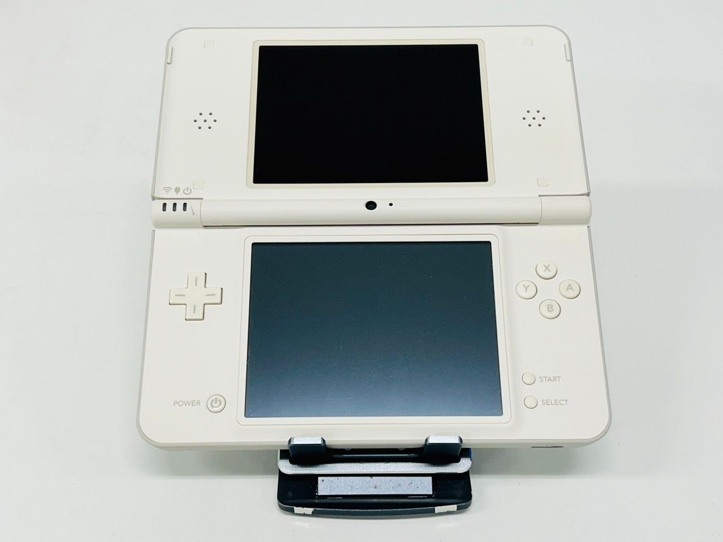 ニンテンドーDSi ホワイト 8-050【ほぼ未使用】ニンテンドーDSi ホワイト