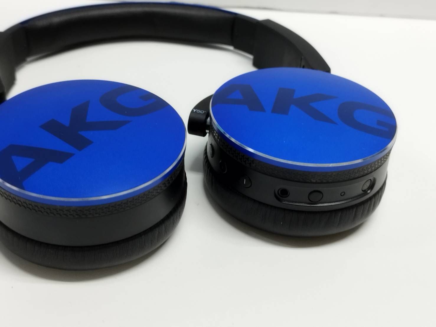 本体のみ　AKG　Y50　ワイヤレスヘッドフォン　ブルー AKG Y50 [ティールブルー]投稿画像・動画 - 価格.com