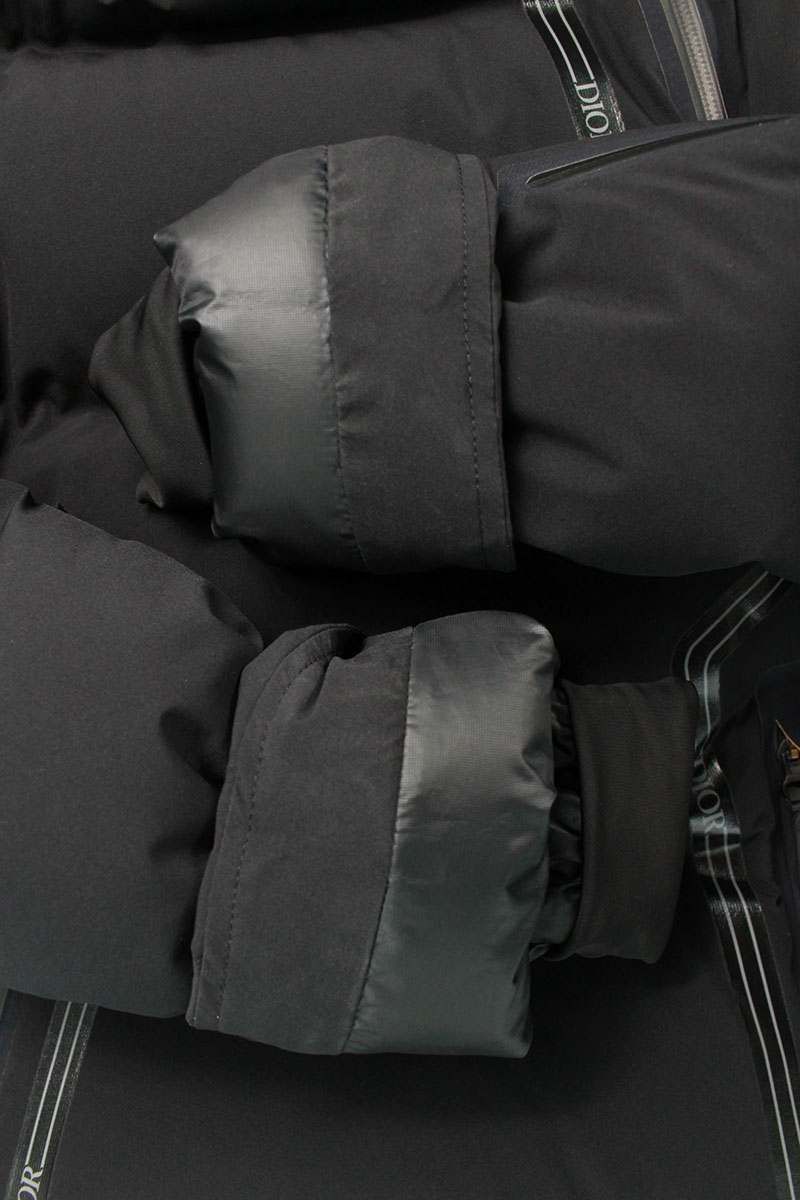 ディオール サイズ:44  213C402A5093 ロゴテープハーフジッププルオーバーダウンジャケット 中古 BS99 ディオール サイズ:44 213C402A5093 ロゴテープハーフジッププル