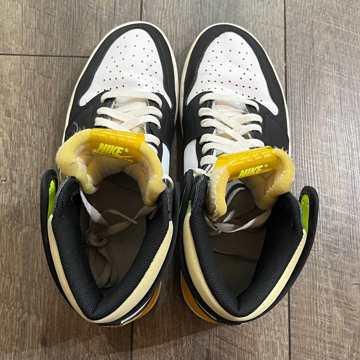 国内正規 NIKE AIR JORDAN 1 RETRO HIGH OG WHITE/VOLT-UNIVERSITY 