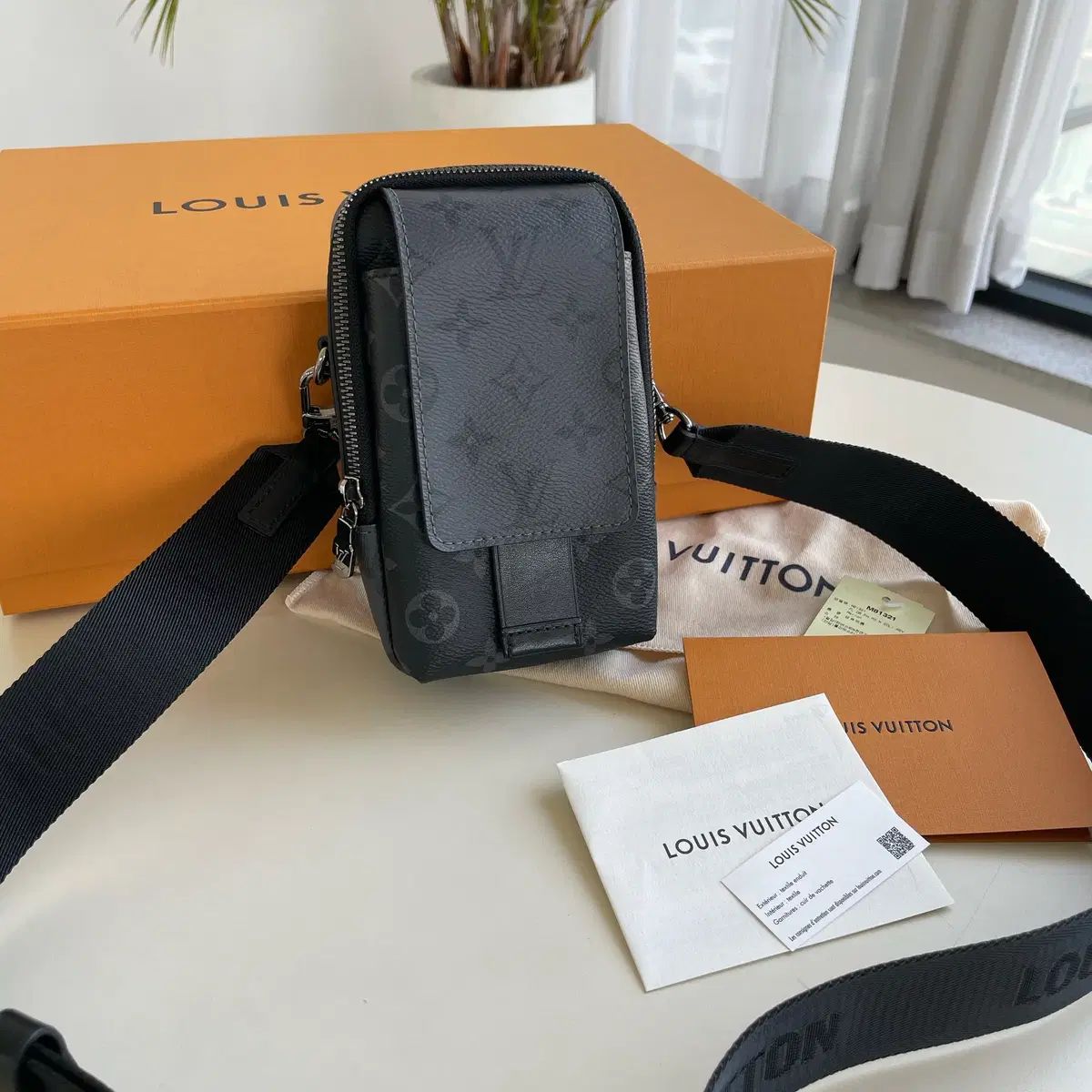 Louis Vuitton ルイヴィトン エクリプス スマホポーチ クロスバッグ