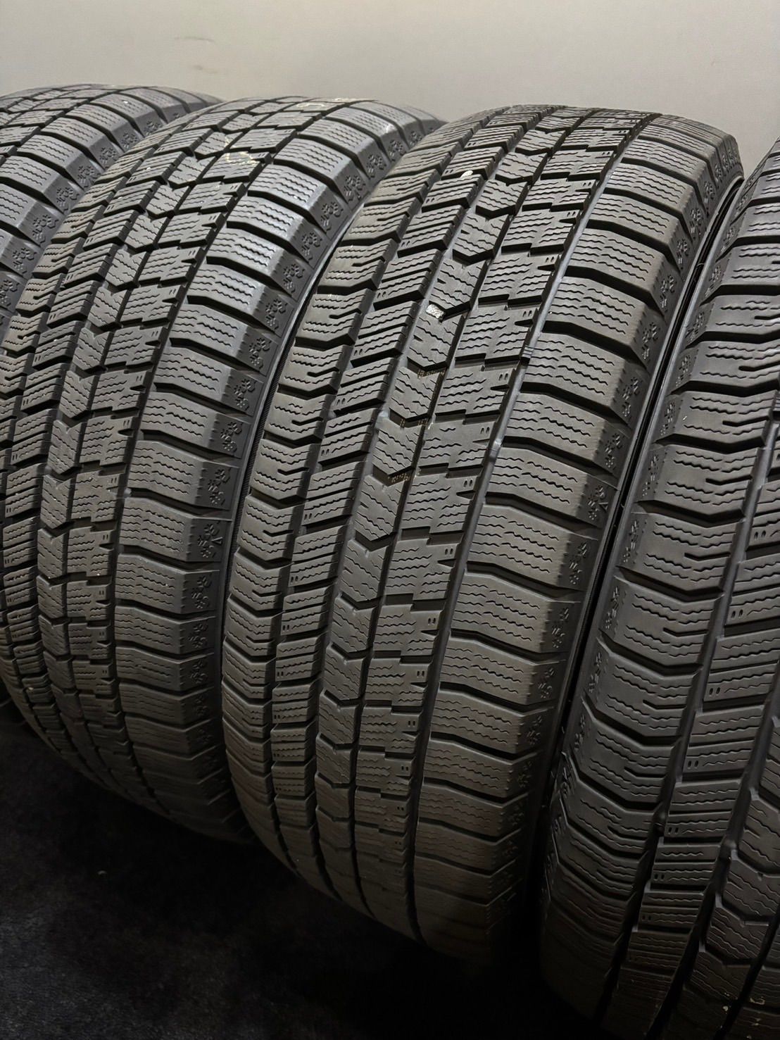 205|60R16 GOODYEAR|ICE NAVI8 23年製 スタッドレス 4本 ノア ヴォクシー ステップワゴン 4-K377