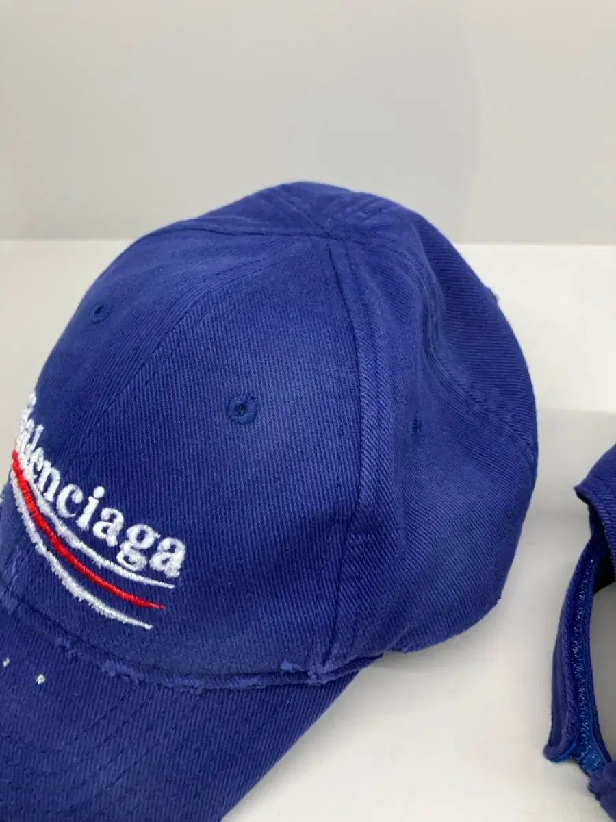バレンシアガ ピアス