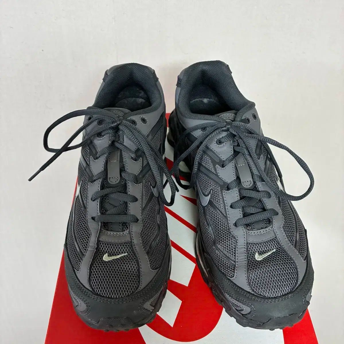 NIKE