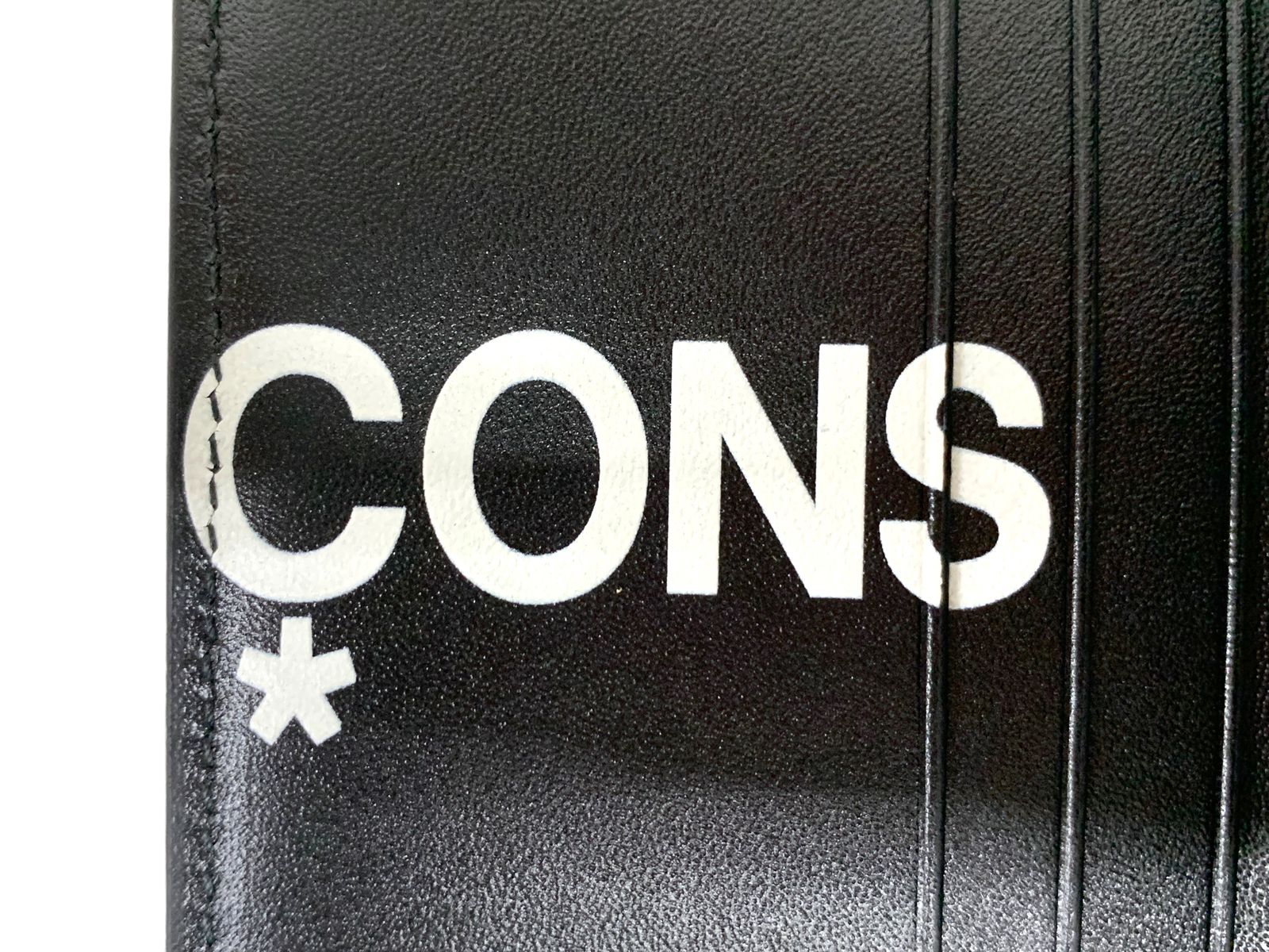 COMME des GARCONS (コムデギャルソン) HUGE LOGO WALLET BLACK 二つ折り財布 小銭入れ無し  SA0641HL-BKBKOS 黒 レザー ウィメンズ /036