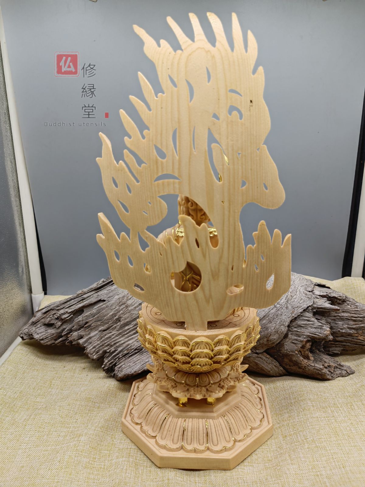 修縁堂】木彫り 仏像 不動明王座像 彫刻 一刀彫 本金 切金 天然木檜材