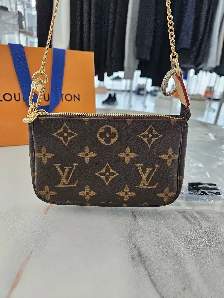 25 年/新製品 Louis Vuitton(ルイヴィトン) モノグラム ミニ
