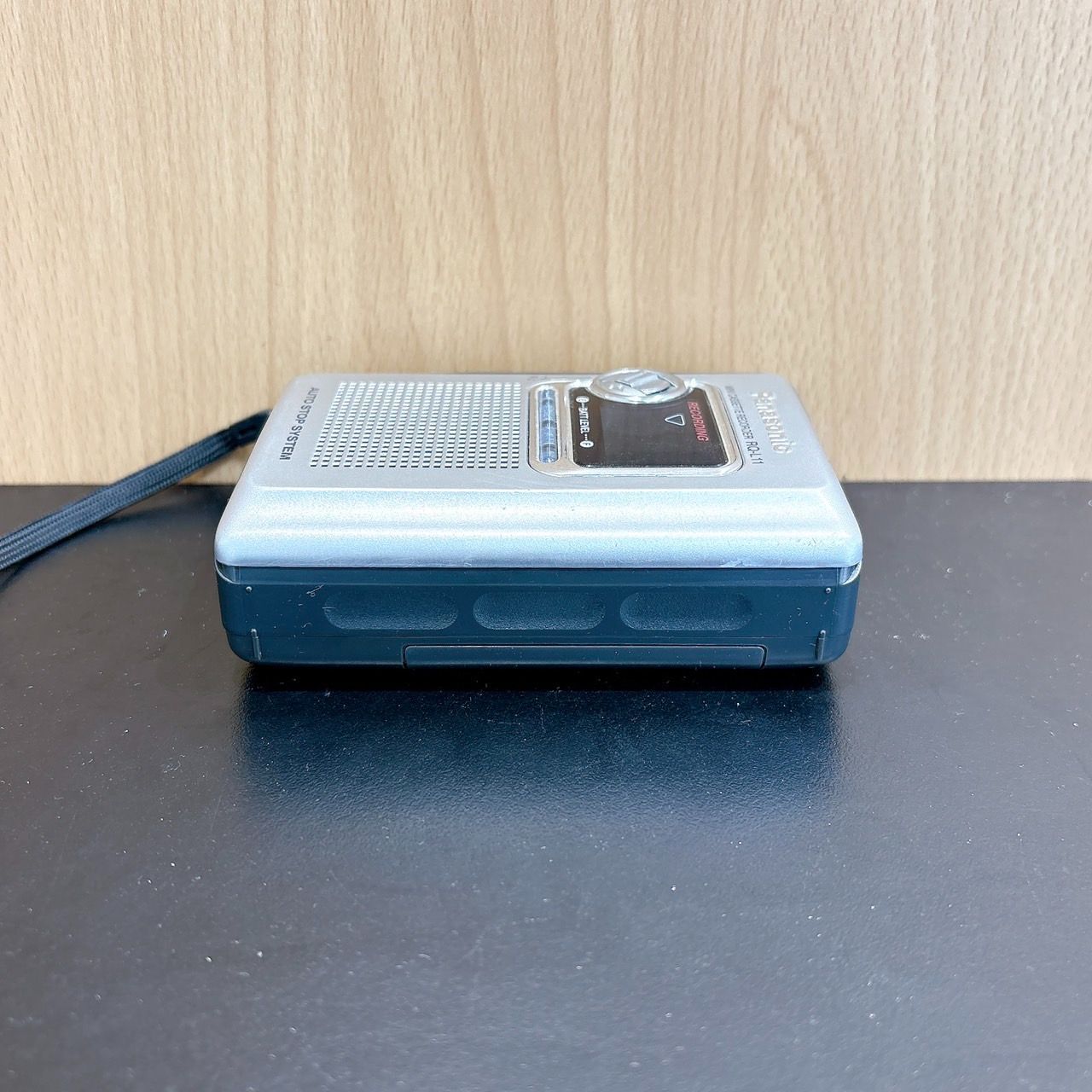 AIWA カセットプレーヤー HS-F2 ジャンク品 AIWA アイワ HS-F2 カセットボーイ（ジャンク）