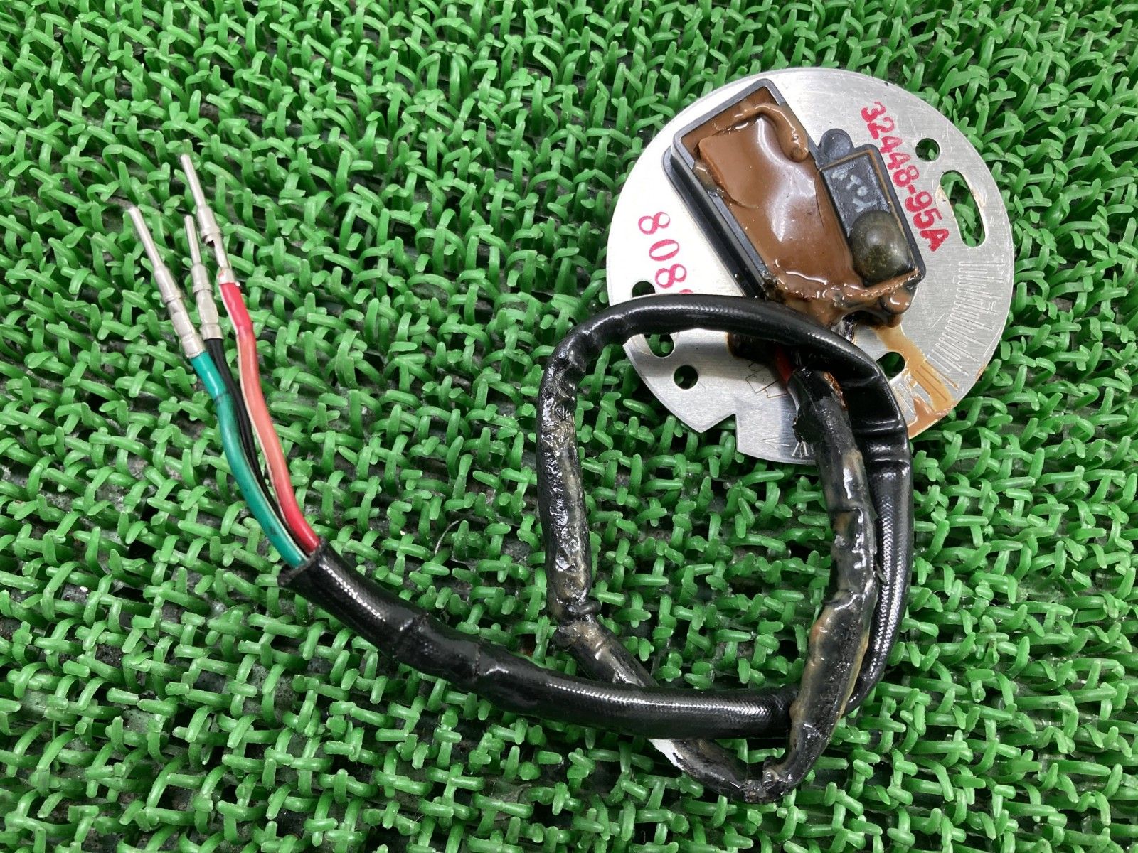 ソフテイル カムポジションセンサー 32448-95A ハーレー 純正 中古 エボEVO ピックアップコイル イグニッションセンサー nZ ソフテイル カムポジションセンサー 32448-95A ハーレー 純正 エボEVO