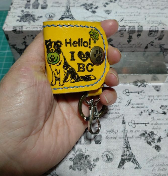 SNO.710牛革ぶらぶらキーホルダー ボーダーコリー柄 - メルカリ 