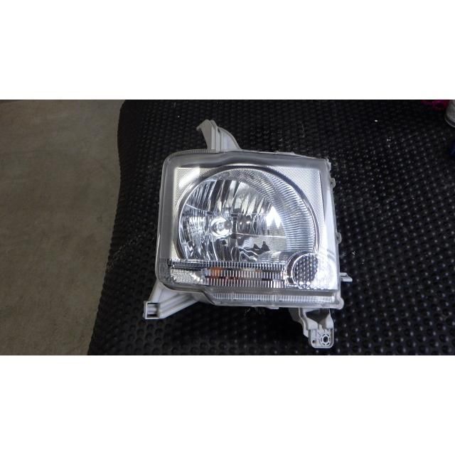 ピクシススペース DBA-L585A 右ヘッドライト