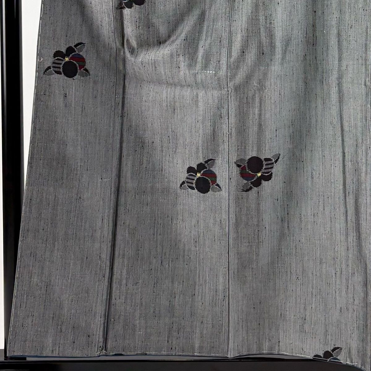 紬 身丈158cm 裄丈65cm M 袷 草木利休 椿 黒灰 正絹 秀品