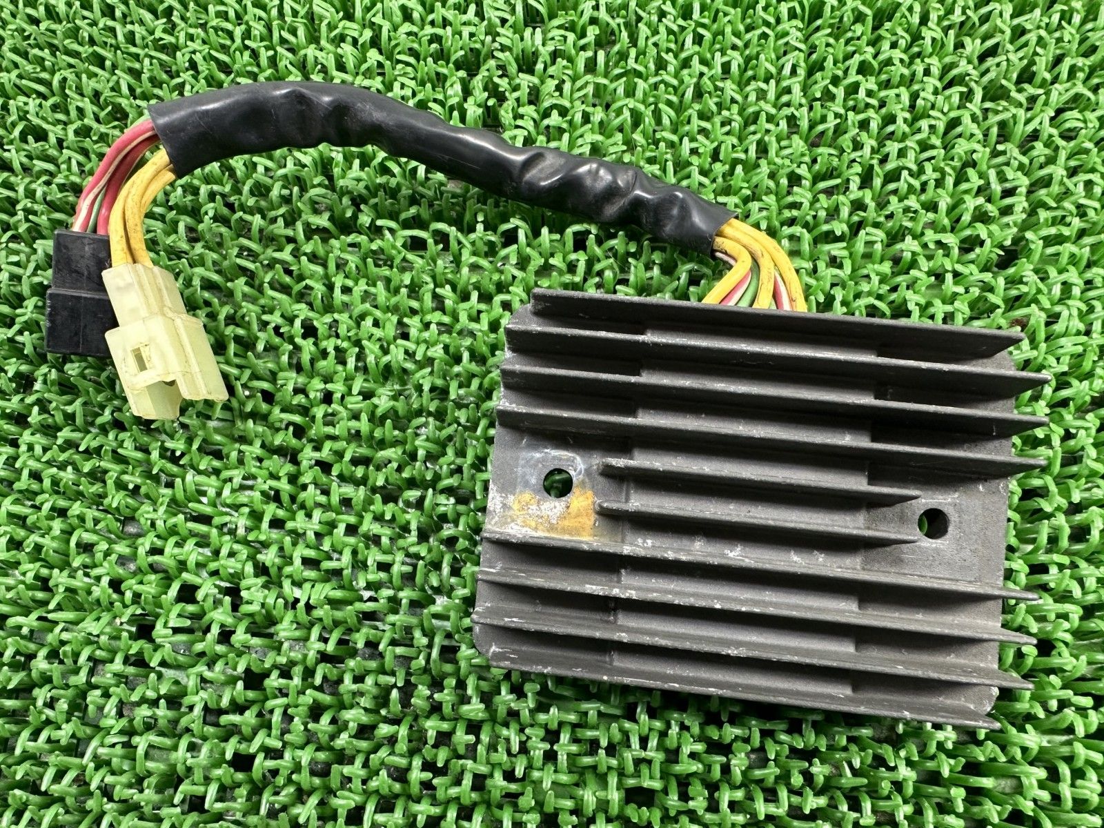 モンスター900 レギュレター ドゥカティ 純正 バイク 部品 M900 900SS