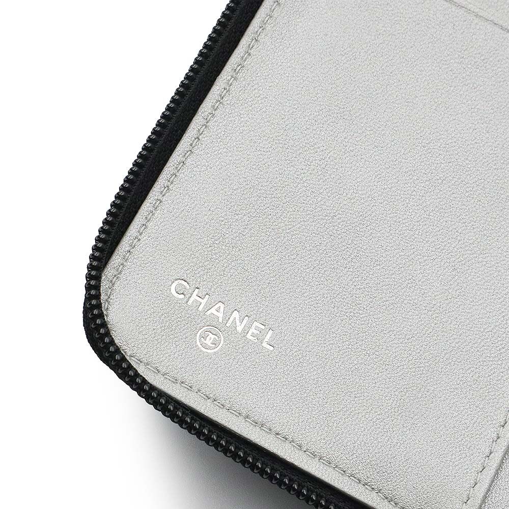 シャネル カメリアエンボス オーガナイザー ラージ ジップウォレット ラウンドファスナー 長財布 ラムスキン レザー ブラック シルバー金具 A50932 CHANEL ♥ 展示品 MERCADOAVALIA_COM_BR