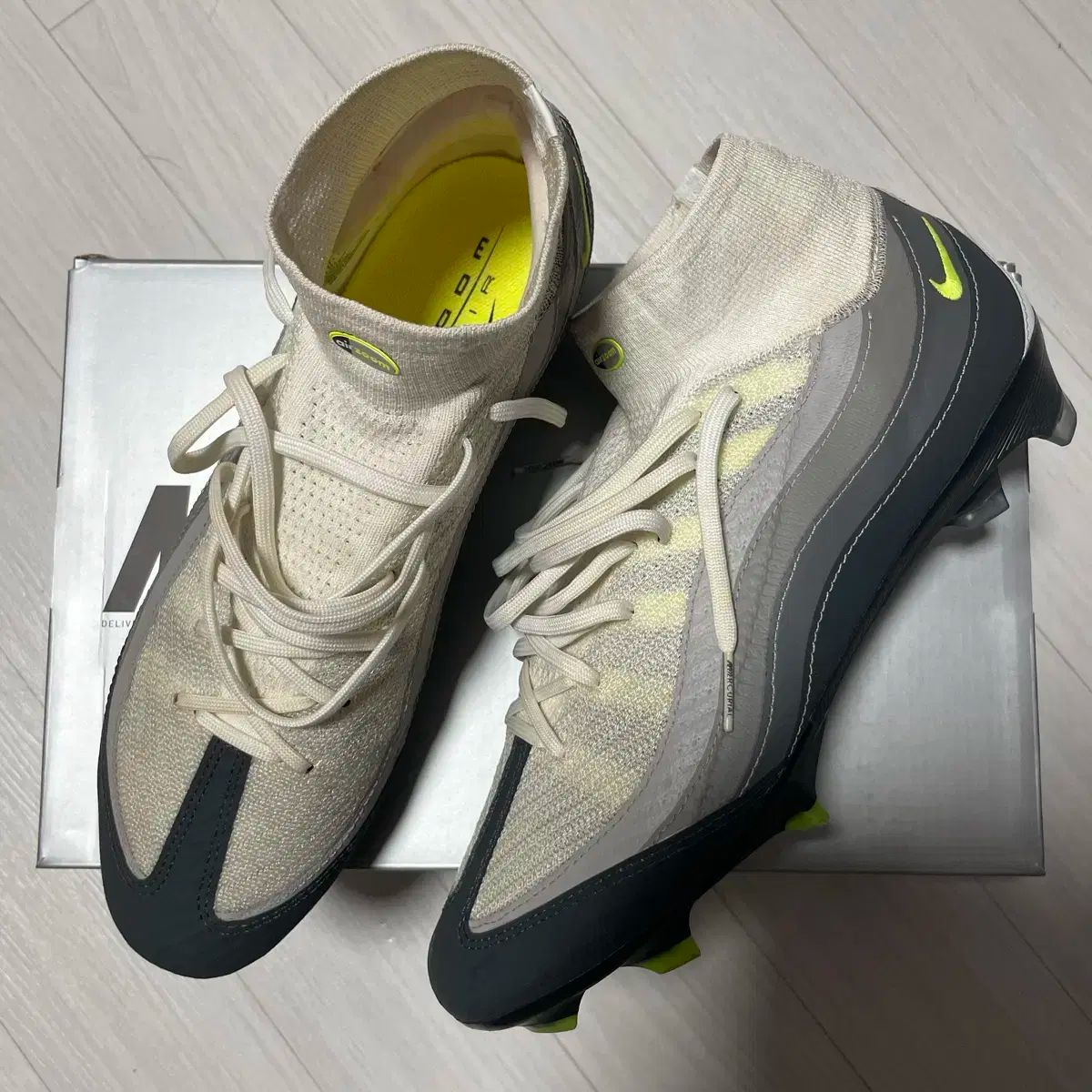 ナイキ マーキュリアル スーパーフライ 10 エリート x エアマックス 95