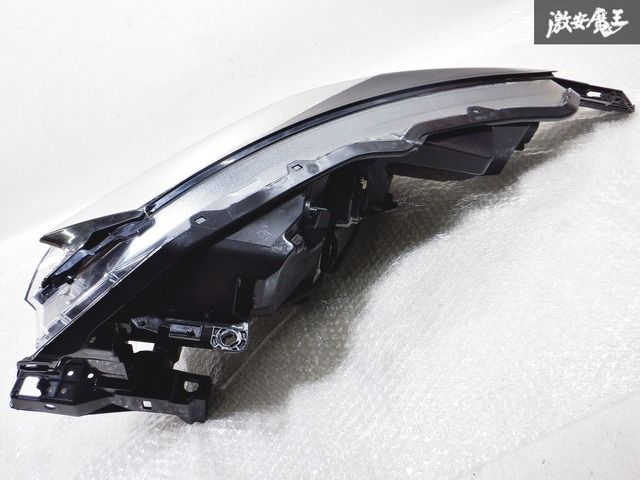 ヴェゼル RU1-RU4 ヘッドライト 右側 KOITO 100-62292 ヴェゼル RU1-RU4 ヘッドライト 右側 KOITO 100-62292 ヴェゼル