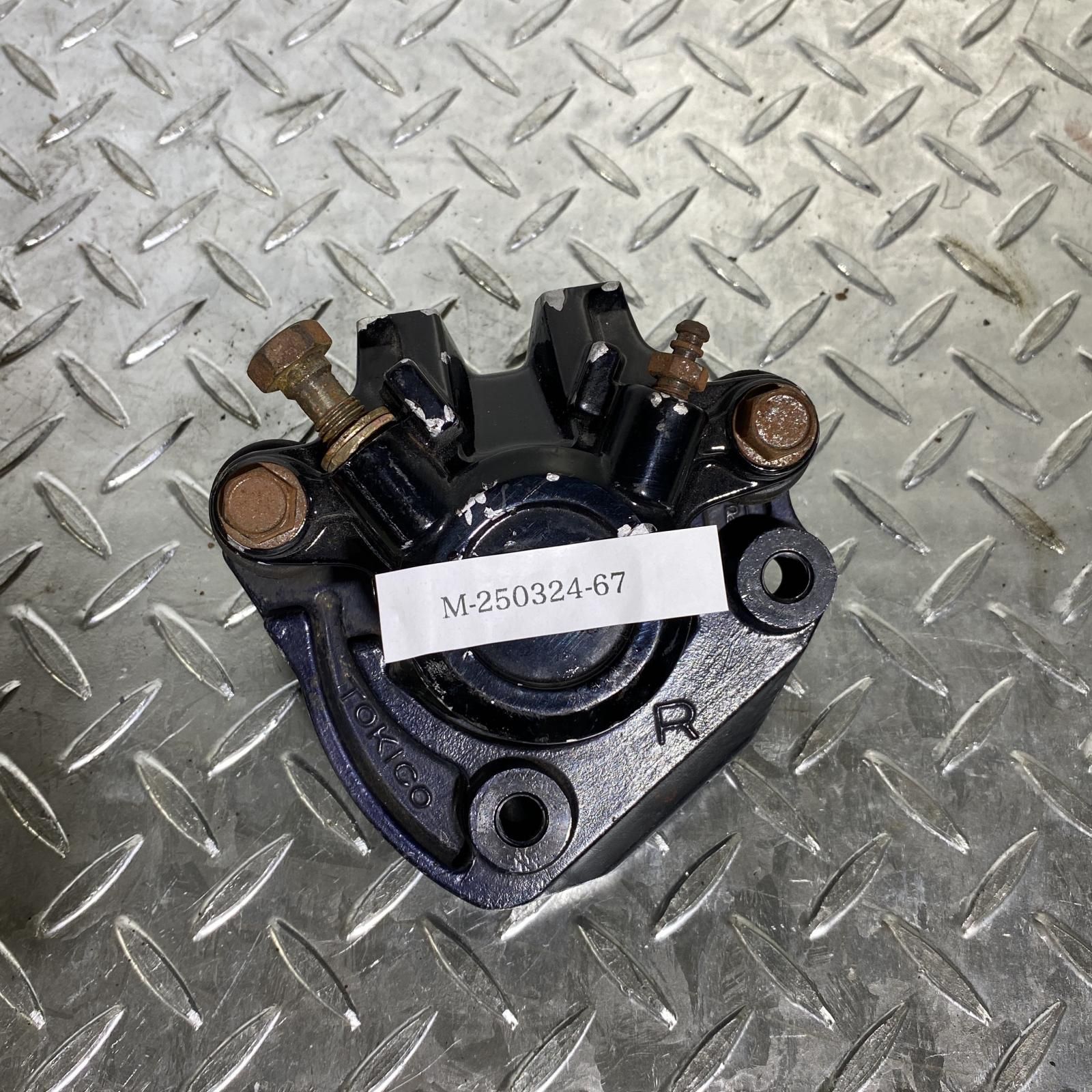 KAWASAKI Z400FX/Z400J/Z550FX フロントキャリパー 右 カワサキ [M-250324-67] U-6 カワサキ Z400FX/Z550FX/Z400J フロント ブレーキキャリパー