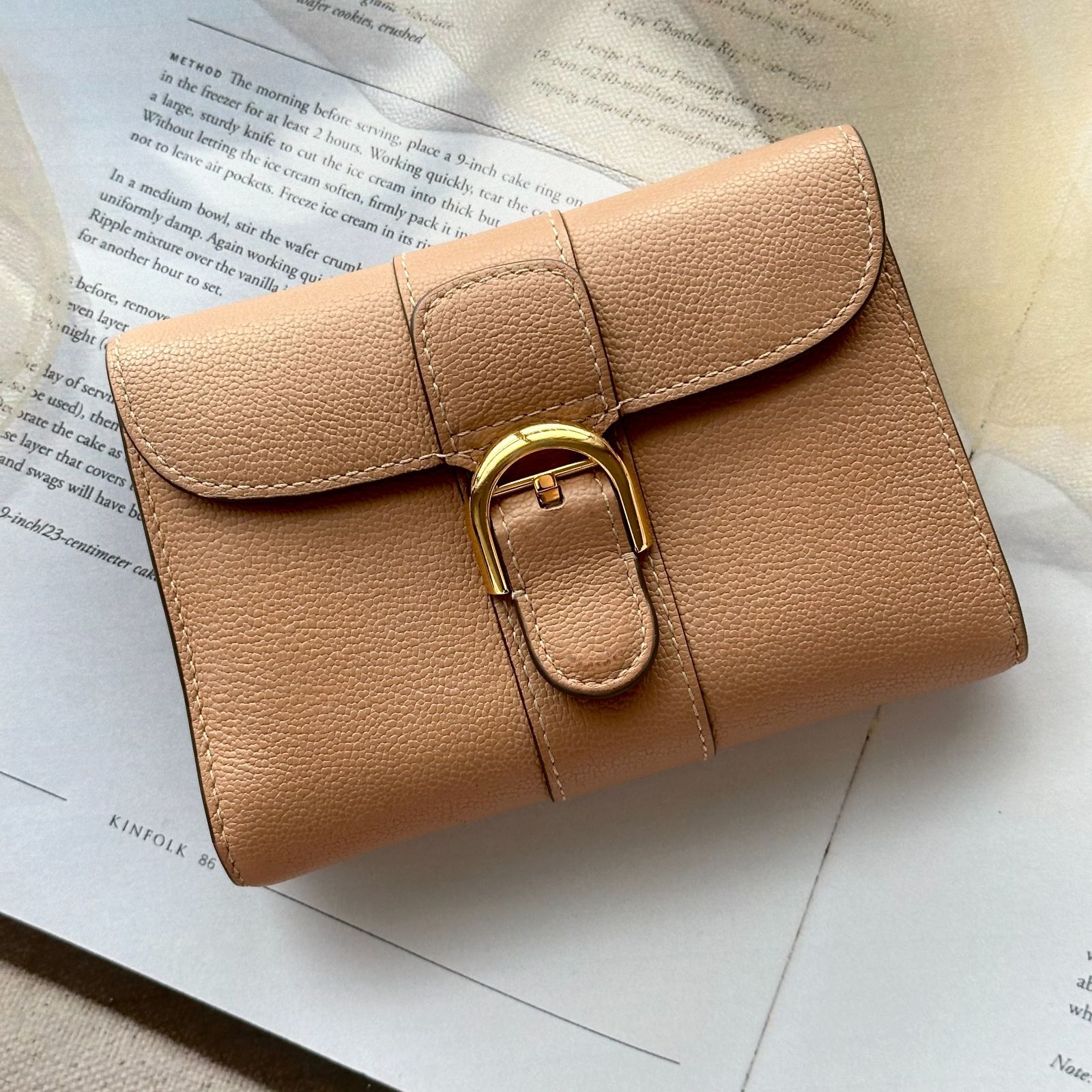 DELVAUX デルヴォー 折り財布 レザー 箱 保管袋付き