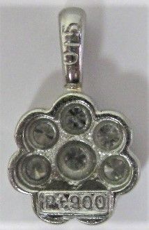 Pt900 プラチナ ペンダント 花柄 ダイヤ 8ヶ 0.15ct - メルカリ