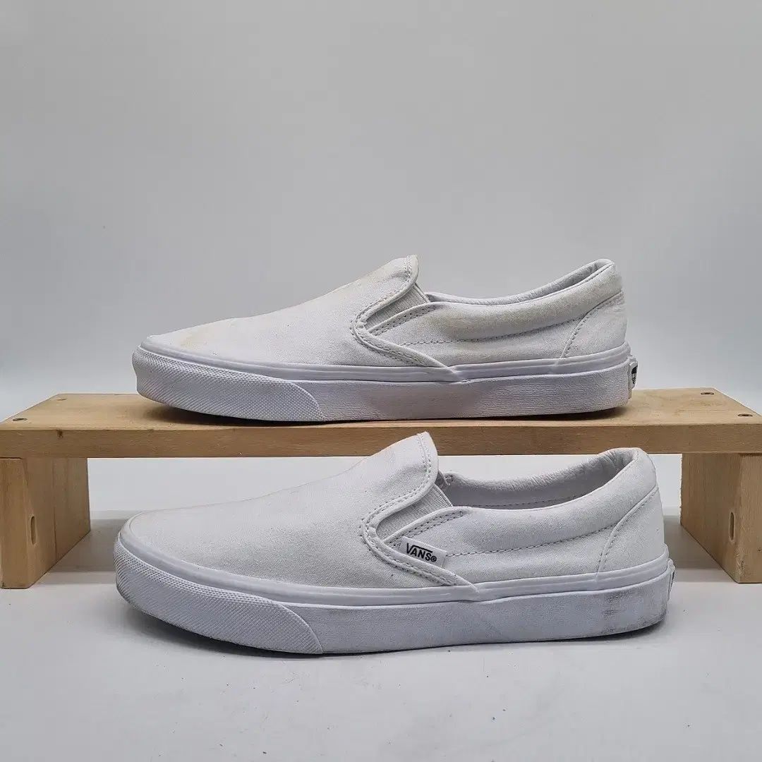 VANS(バンズ) コアクラシックス スリッポン 255