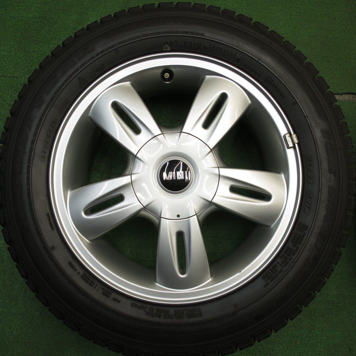 バリ溝！ほぼ10分★スタッドレス 175/65R15 ブリヂストン ブリザック VRX smart MANARAY SPORT 15インチ スマート マナレイスポーツ★ バリ溝！キレイ！ほぼ10分☆MINI ミニ クーパー 等 175⁄65R15