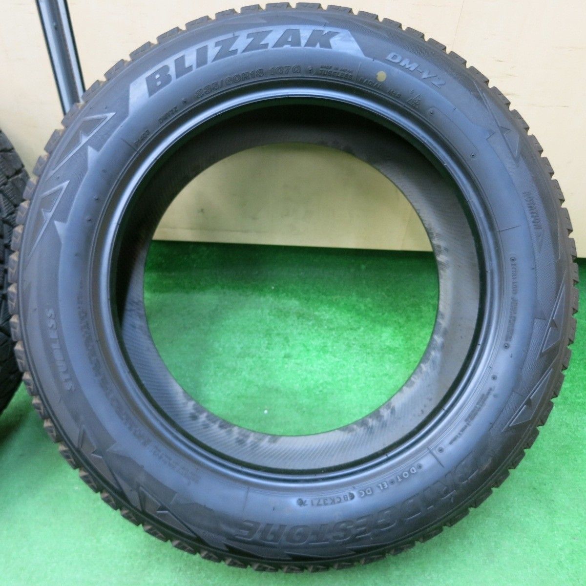 235|60R18 ブリヂストン