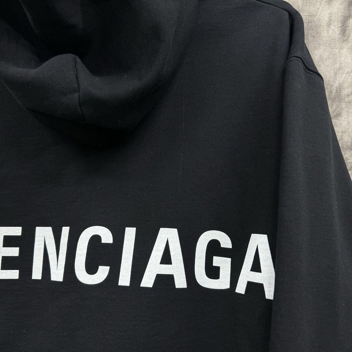 【JPタグ】BALENCIAGA/バレンシアガ バックロゴプリントコットン プルオーバーパーカー 556143 TAV37/XS