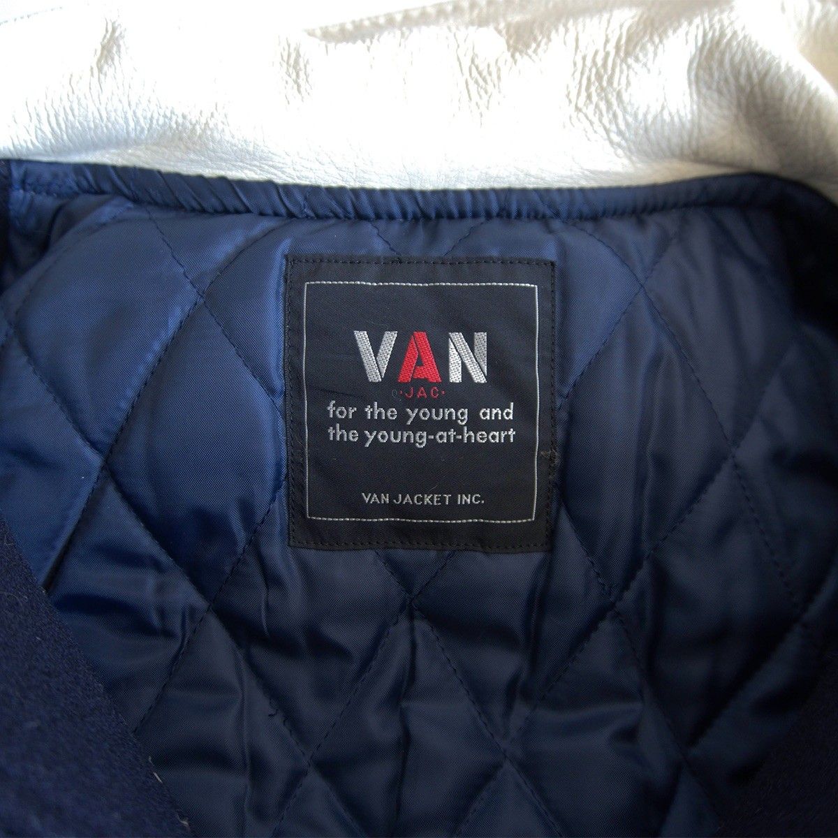 美品/希少✨VAN JACKET スタジャン　袖レザー　ワッペン　ネイビー　L 希少✨VAN JACKET スタジャン 袖レザー アーチロゴ ワッペン