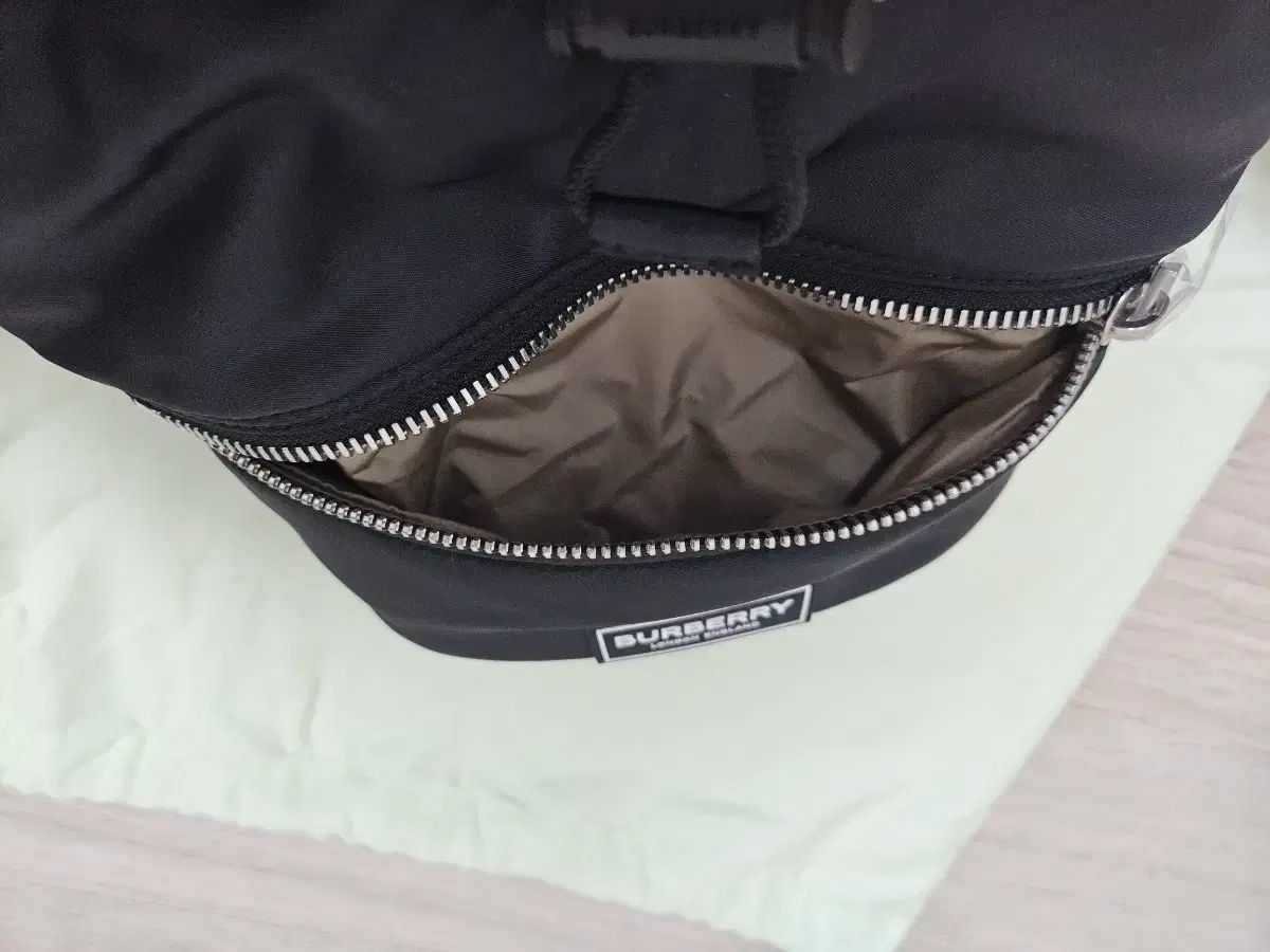 最終値下げBURBERRY ブラック ドローストリングバッグ BURBERRY ブラック ショルダーバッグ - メルカリ
