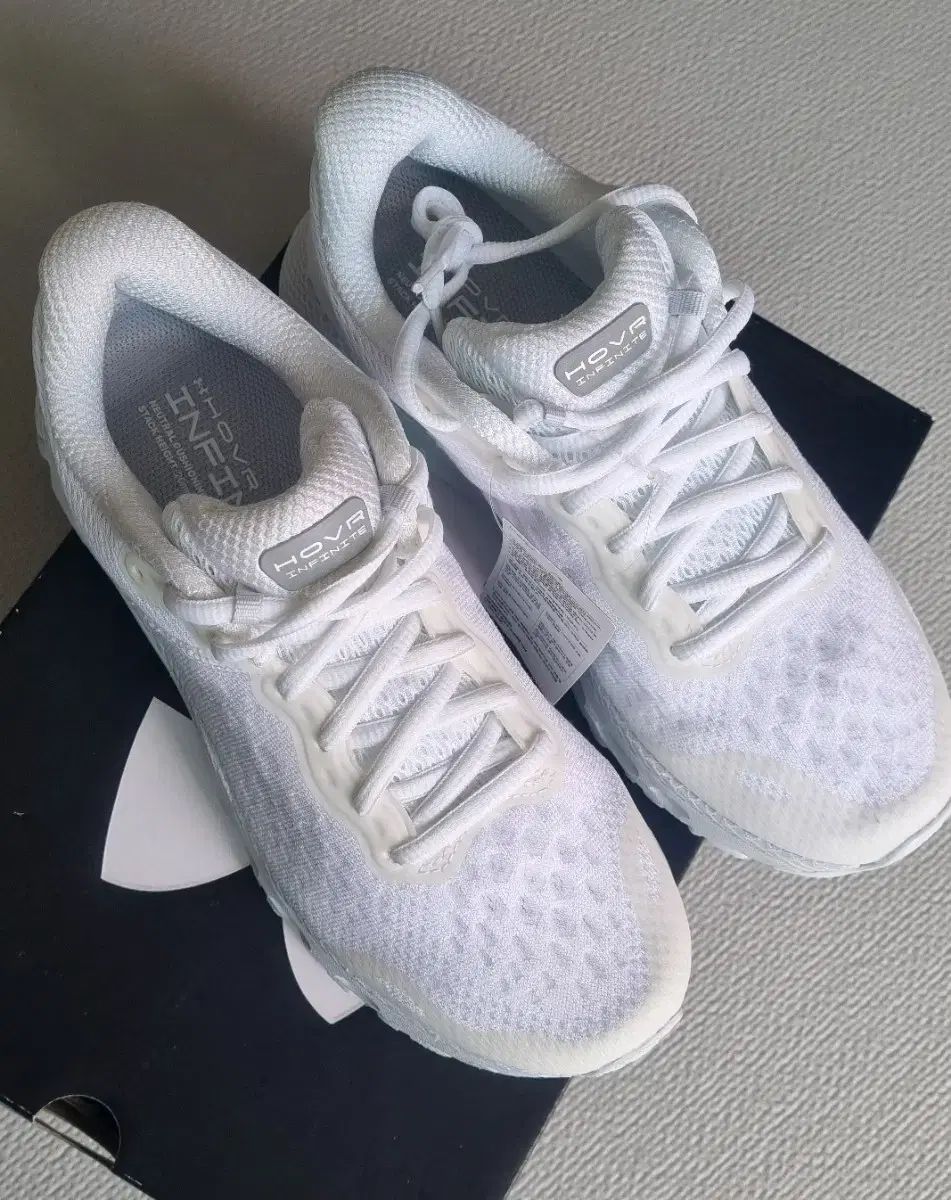 UNDER ARMOUR